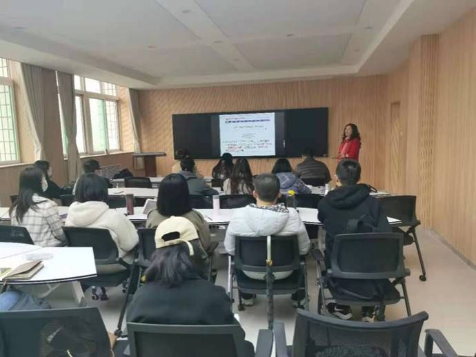 2021年3月19日朱丽萍副教授在修德楼701室举办讲座《平台经济及其在山西的发展》1